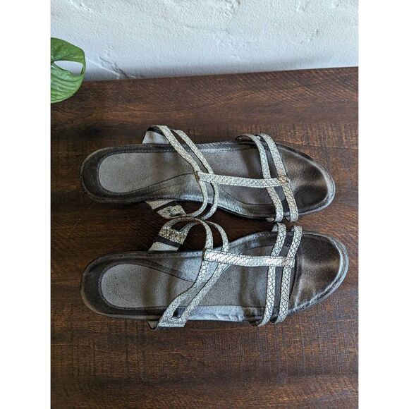 NAOT Footwear Women's Loop Slide Gray Lizard Leather Sandals - Size 41 - Picture 5 of 8